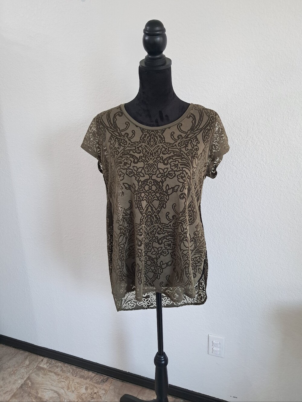 Mossimo Olive Green Lace Top Sz Lg Floral Burnout Sheer Short Sleeve Grunge
